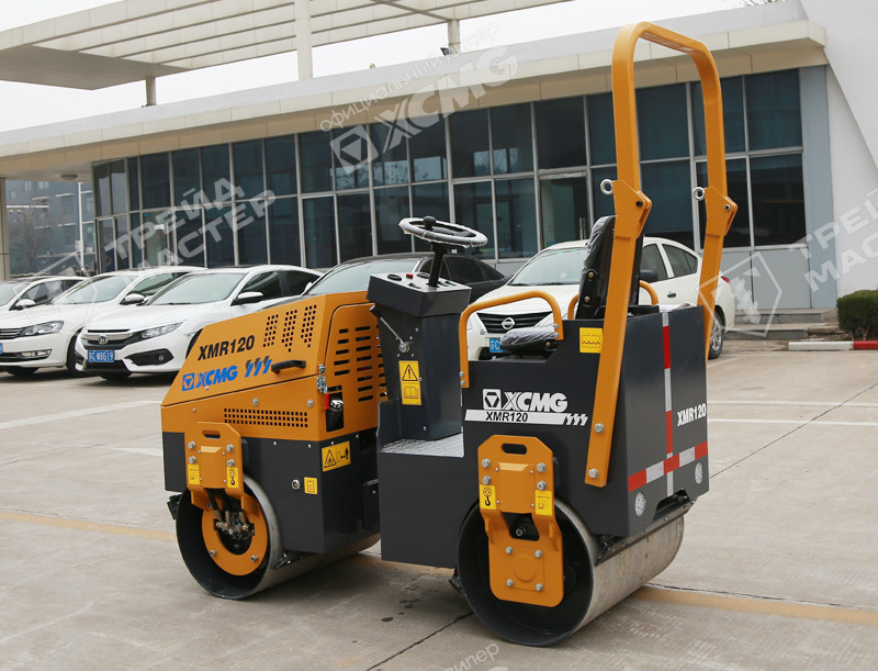 Каток тротуарный XCMG XMR120