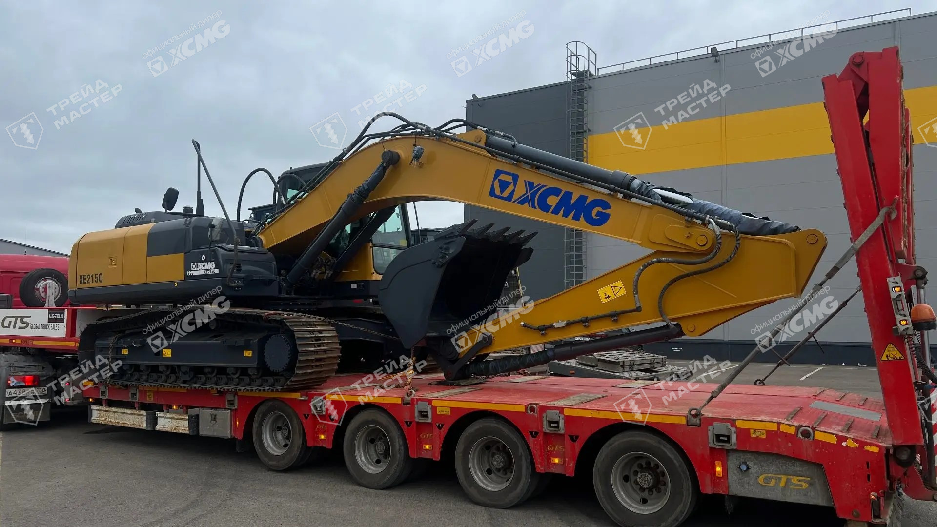 Гусеничный экскаватор XCMG XE215C (Perkins)