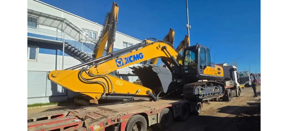 Отгрузили заказчику в Новгородской области два экскаватора — XE215C и XE260D